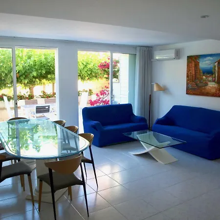 Beachfront Relax Playa * كالافيل